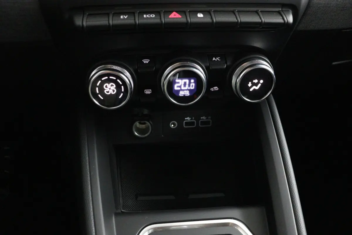 1.6 HEV Intense | € 6.600 Korting! | Achteruitrijcamera | Apple Carplay/Android Auto | Climate Control | Cruise Control | Stoelverwarming