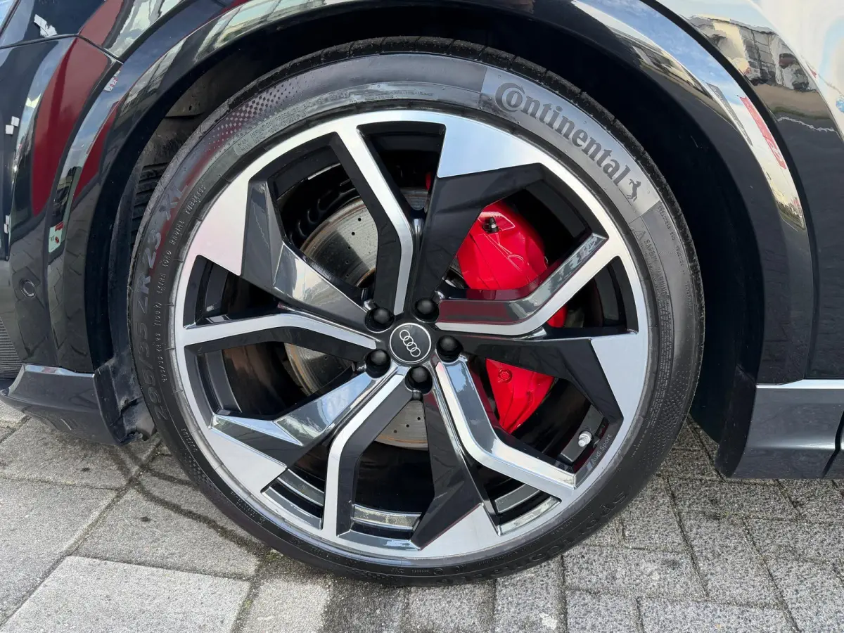 RSQ8 4.0 TFSI RS quattro