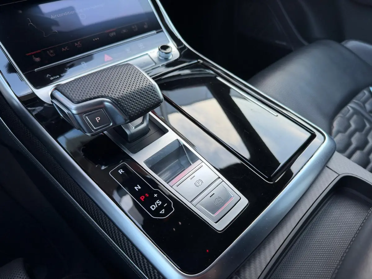 RSQ8 4.0 TFSI RS quattro