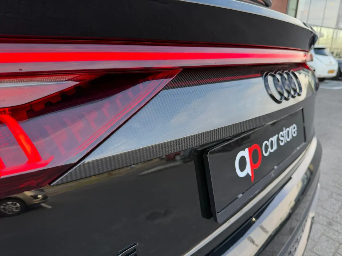 RSQ8 4.0 TFSI RS quattro
