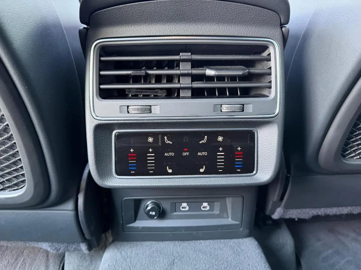 RSQ8 4.0 TFSI RS quattro