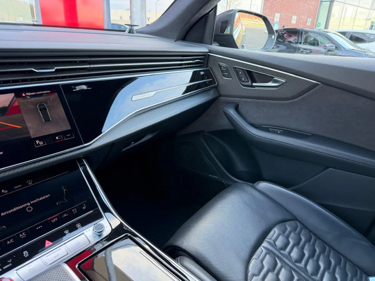 RSQ8 4.0 TFSI RS quattro
