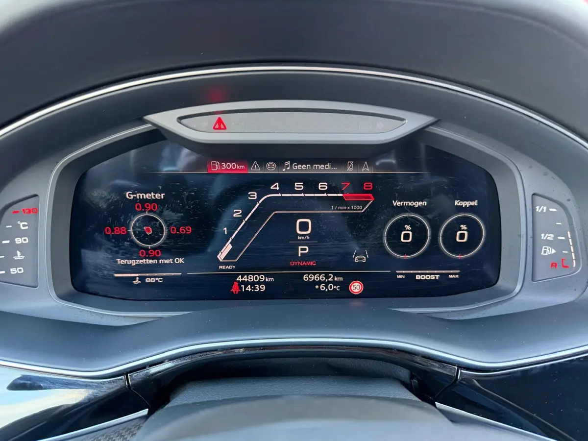 RSQ8 4.0 TFSI RS quattro
