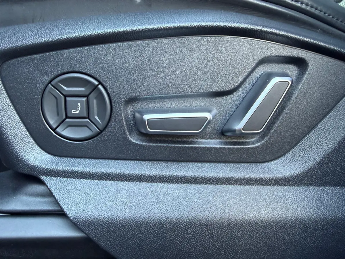 RSQ8 4.0 TFSI RS quattro