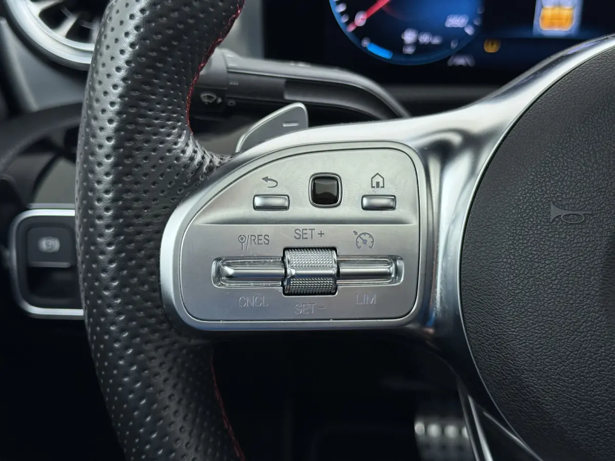 250e AMG // SoH 93,9% // Panoramadak // Nightpakket // Sfeerverlichting // Carplay // Camera // Keyless // MultiBeam
