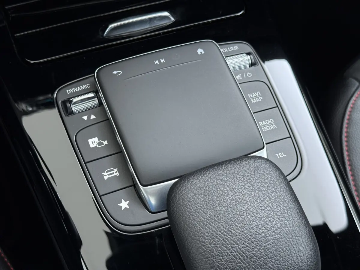 250e AMG // SoH 93,9% // Panoramadak // Nightpakket // Sfeerverlichting // Carplay // Camera // Keyless // MultiBeam