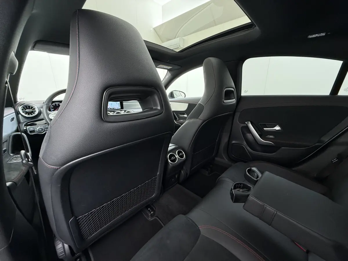 250e AMG // SoH 93,9% // Panoramadak // Nightpakket // Sfeerverlichting // Carplay // Camera // Keyless // MultiBeam