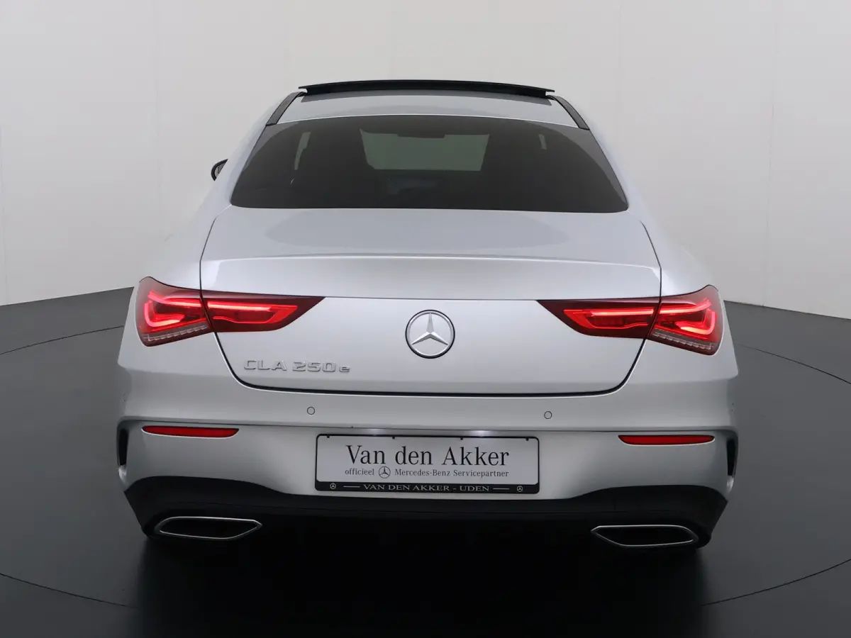 250e AMG // SoH 93,9% // Panoramadak // Nightpakket // Sfeerverlichting // Carplay // Camera // Keyless // MultiBeam