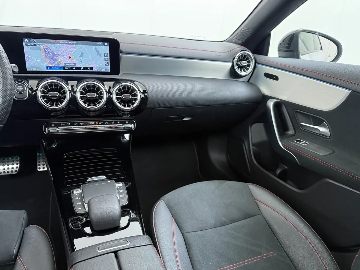 250e AMG // SoH 93,9% // Panoramadak // Nightpakket // Sfeerverlichting // Carplay // Camera // Keyless // MultiBeam