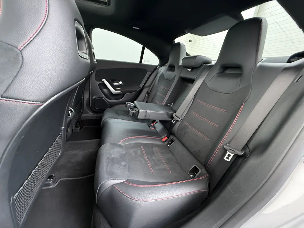 250e AMG // SoH 93,9% // Panoramadak // Nightpakket // Sfeerverlichting // Carplay // Camera // Keyless // MultiBeam