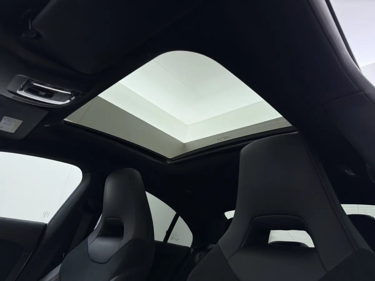 250e AMG // SoH 93,9% // Panoramadak // Nightpakket // Sfeerverlichting // Carplay // Camera // Keyless // MultiBeam