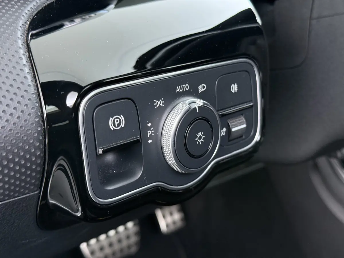 250e AMG // SoH 93,9% // Panoramadak // Nightpakket // Sfeerverlichting // Carplay // Camera // Keyless // MultiBeam