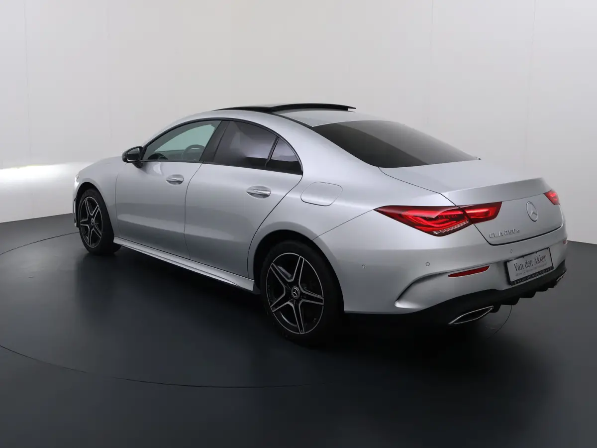 250e AMG // SoH 93,9% // Panoramadak // Nightpakket // Sfeerverlichting // Carplay // Camera // Keyless // MultiBeam