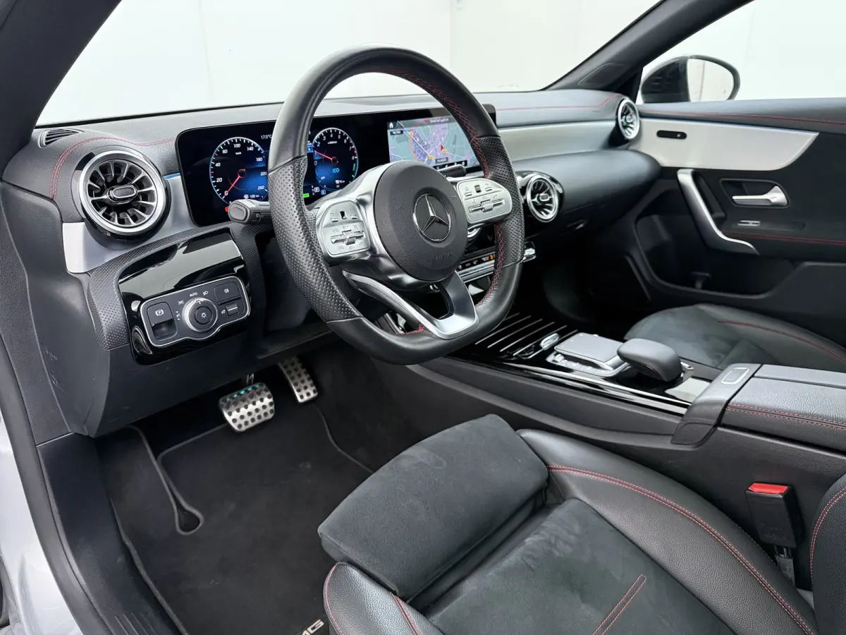 250e AMG // SoH 93,9% // Panoramadak // Nightpakket // Sfeerverlichting // Carplay // Camera // Keyless // MultiBeam