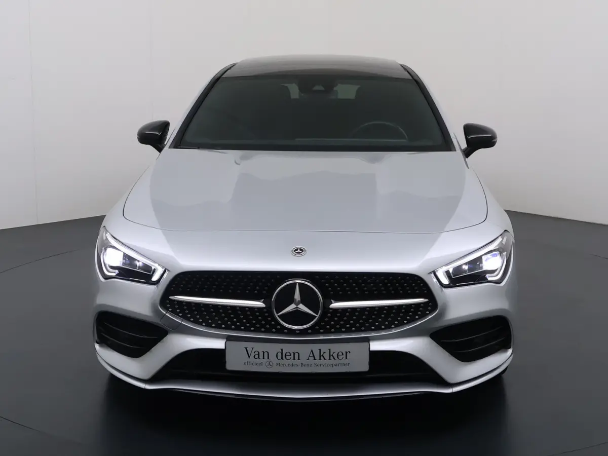 250e AMG // SoH 93,9% // Panoramadak // Nightpakket // Sfeerverlichting // Carplay // Camera // Keyless // MultiBeam