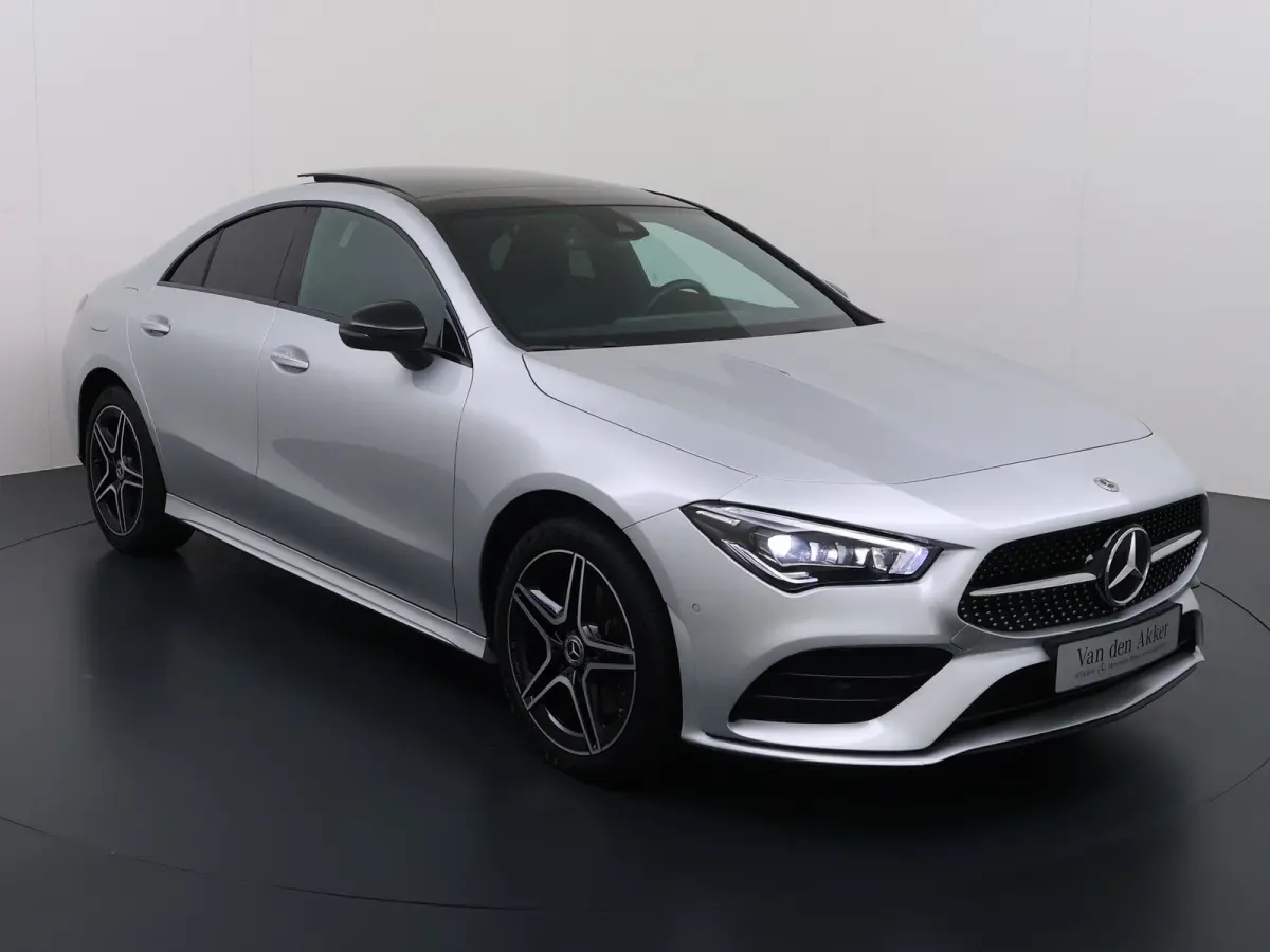 250e AMG // SoH 93,9% // Panoramadak // Nightpakket // Sfeerverlichting // Carplay // Camera // Keyless // MultiBeam