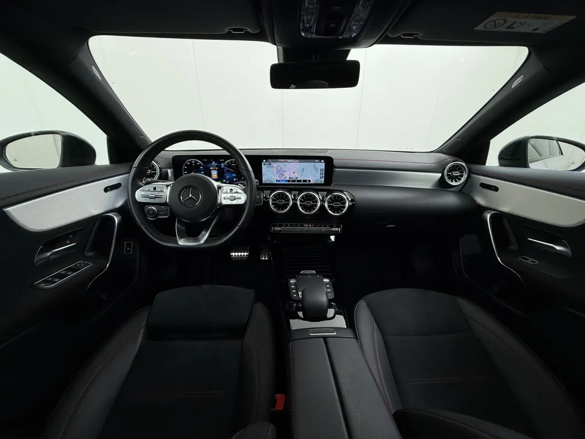 250e AMG // SoH 93,9% // Panoramadak // Nightpakket // Sfeerverlichting // Carplay // Camera // Keyless // MultiBeam