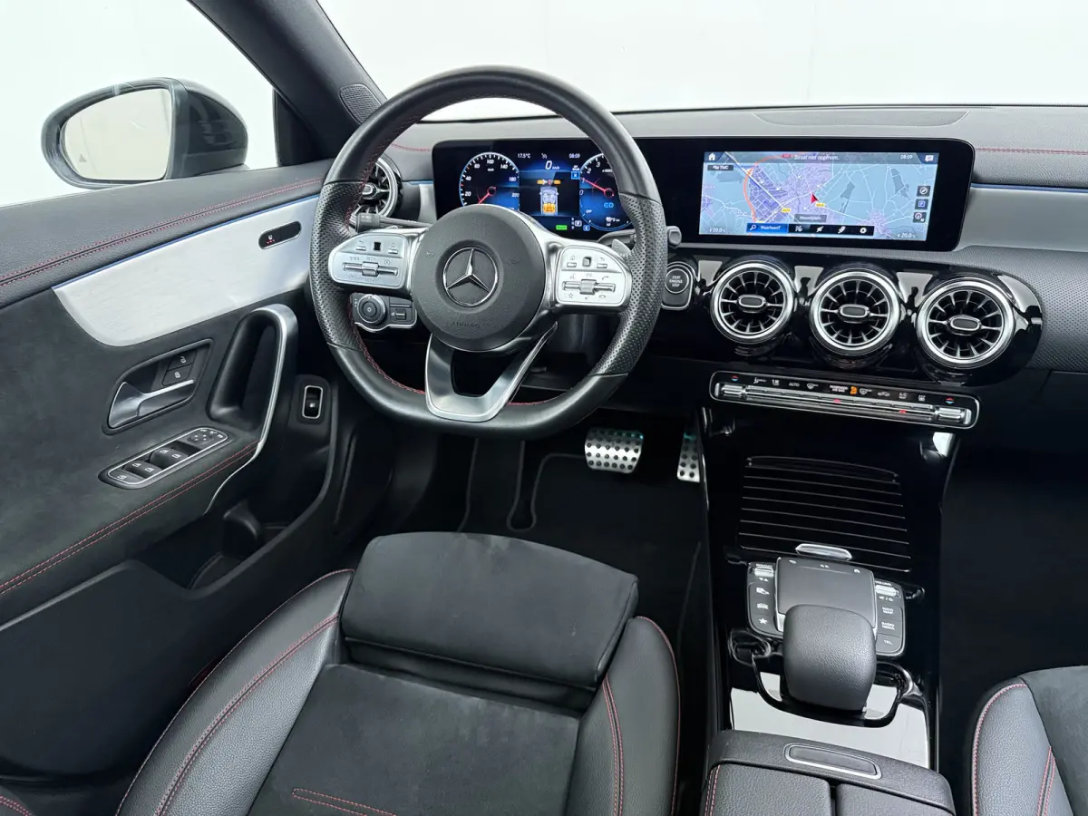 250e AMG // SoH 93,9% // Panoramadak // Nightpakket // Sfeerverlichting // Carplay // Camera // Keyless // MultiBeam
