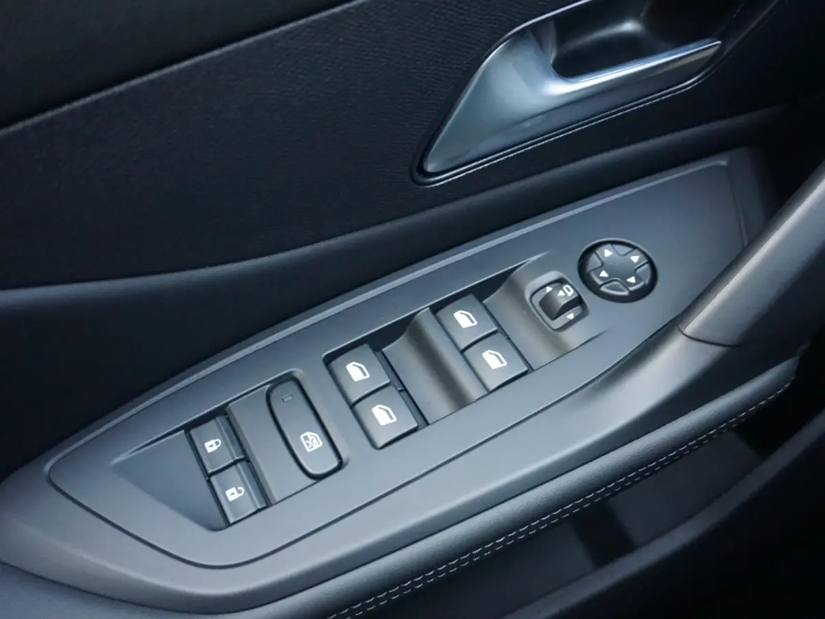 1.6 Plug-in Hybrid 180 Allure Avantage