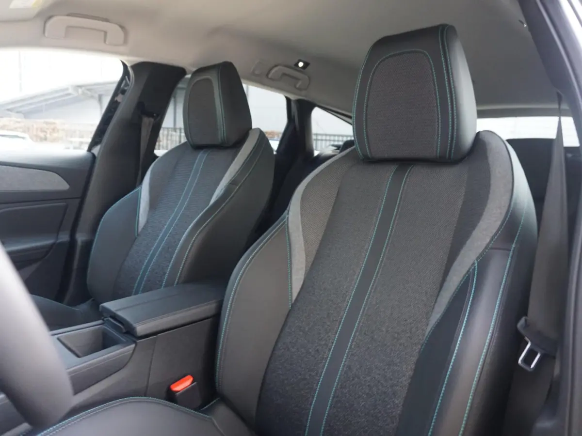 1.6 Plug-in Hybrid 180 Allure Avantage