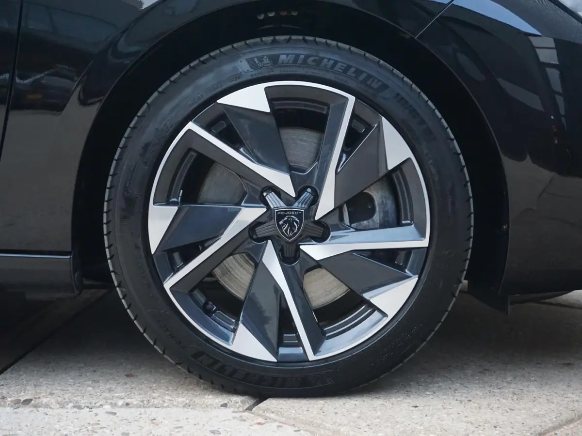 1.6 Plug-in Hybrid 180 Allure Avantage