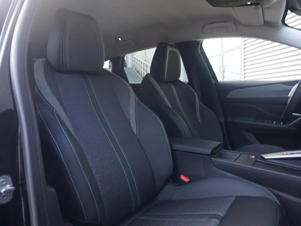 1.6 Plug-in Hybrid 180 Allure Avantage