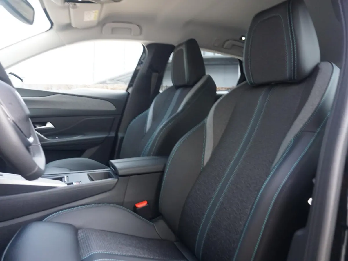 1.6 Plug-in Hybrid 180 Allure Avantage
