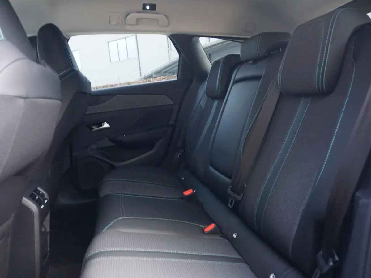 1.6 Plug-in Hybrid 180 Allure Avantage