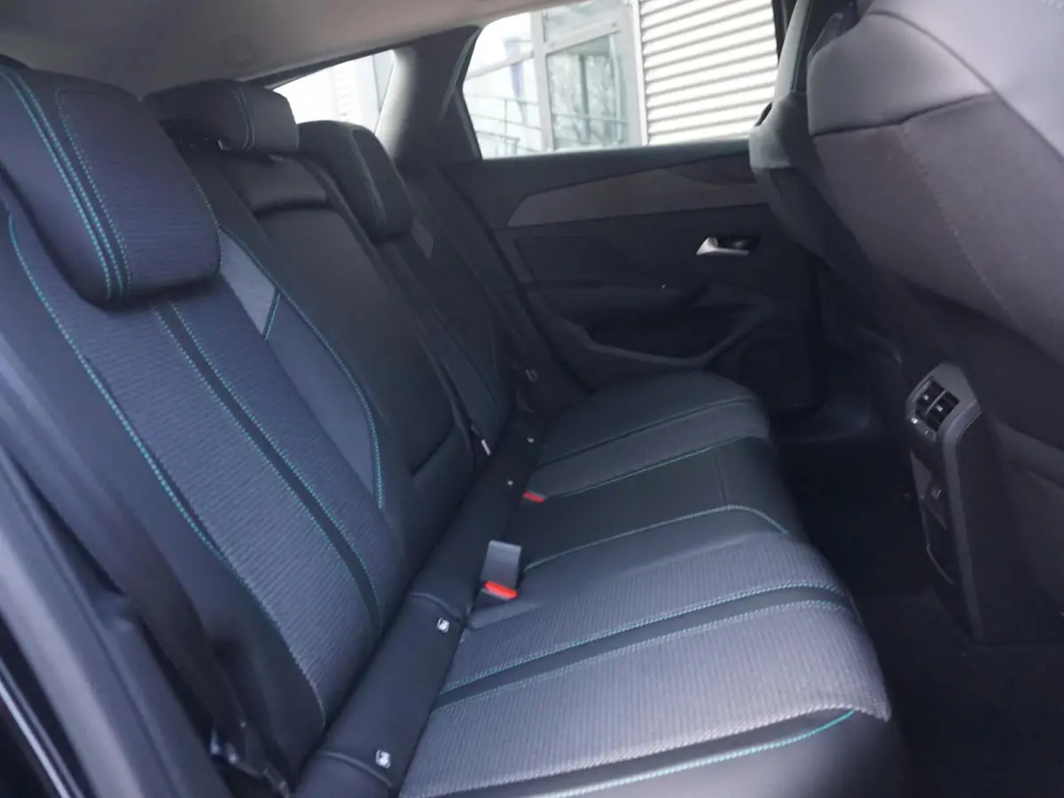 1.6 Plug-in Hybrid 180 Allure Avantage