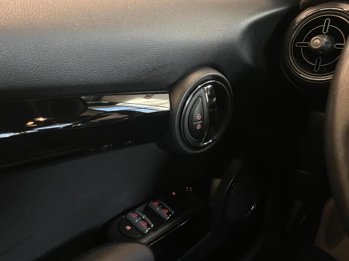 Mini 1.5 MINI/ Leder/ Full LED/ PDC/ 38.941 KM!