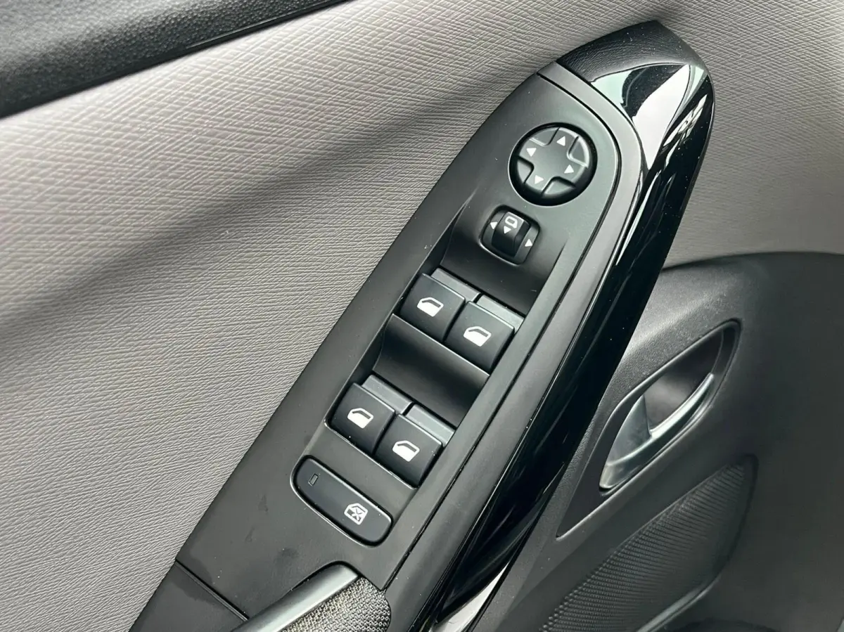 1.2 PureTech Busines 7Pers/Carplay Trekhaak