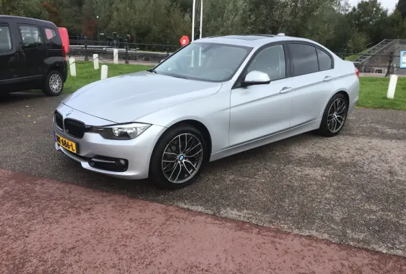320i xDrive Centennial Executive Bj2016/ x-drive/ leer/ keyless/open dak/122000km