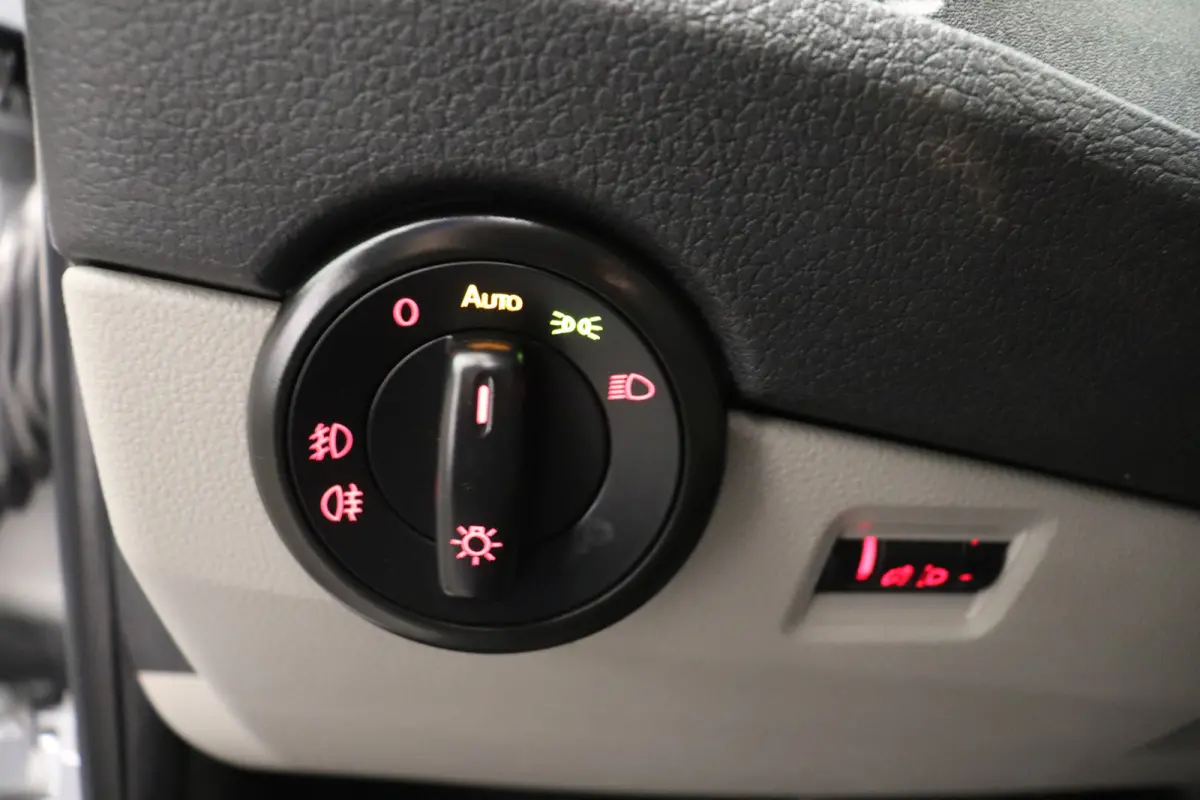 2.0 TDI 150PK DSG Automaat EURO 6 - Airco - Navi - Cruise - €14.950,- Excl.