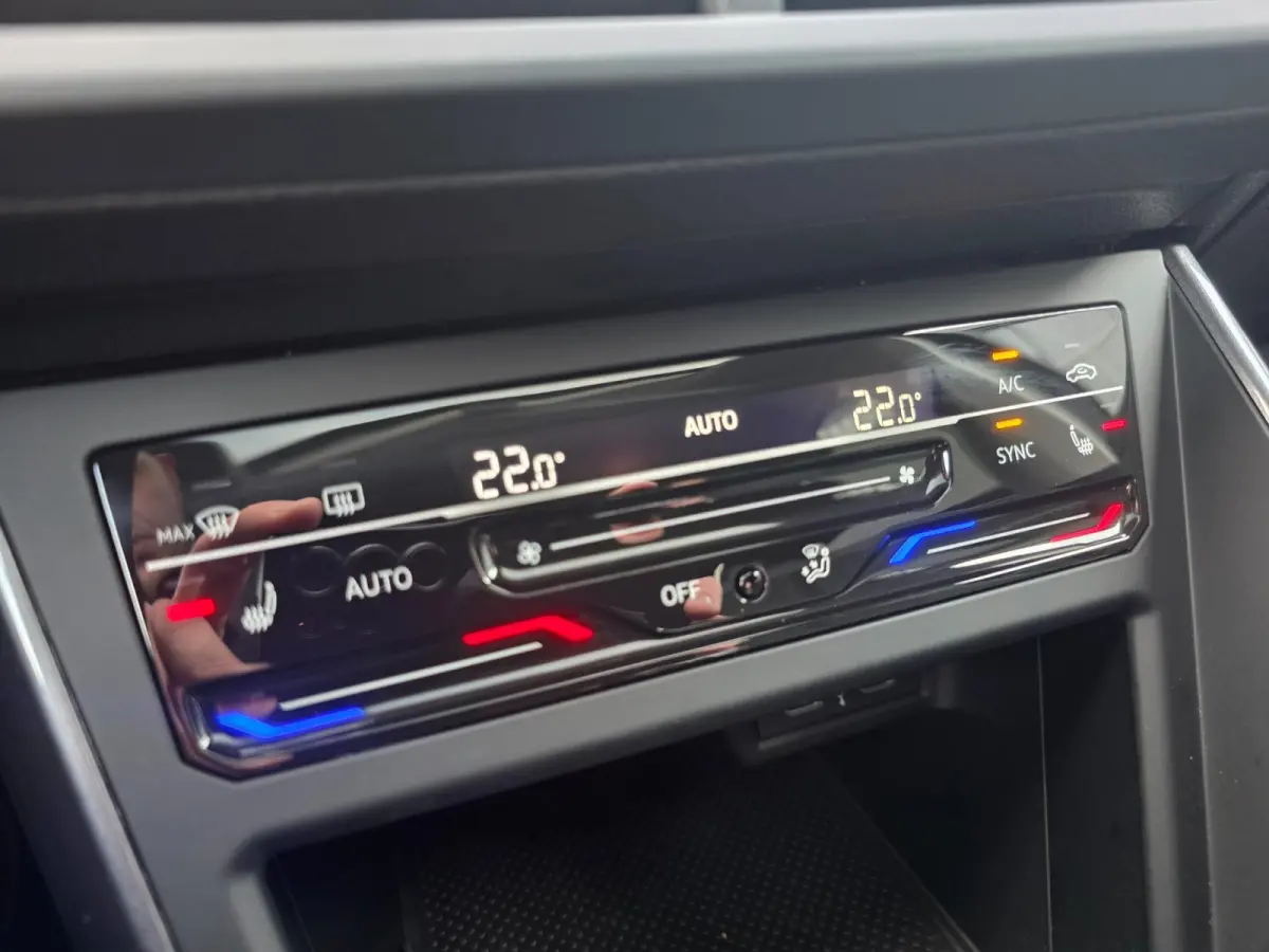 1.0 TSI Style | AUTOMAAT | Met o.a. IQ lights, digitaal dashboard, adaptive cruise, panoramadak en navigatie!