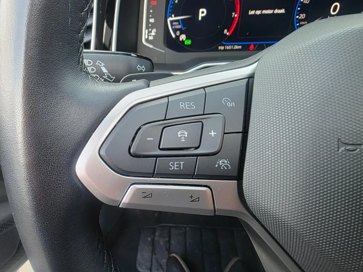 1.0 TSI Style | AUTOMAAT | Met o.a. IQ lights, digitaal dashboard, adaptive cruise, panoramadak en navigatie!