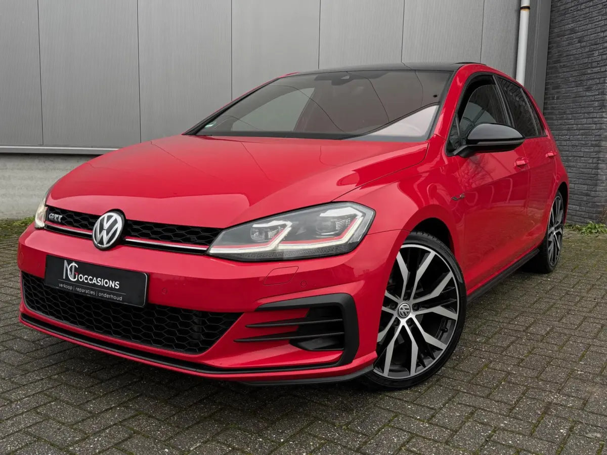 2.0 TSI GTI 245 PK Performance / PANO / KEYLESS / DYNAUDIO