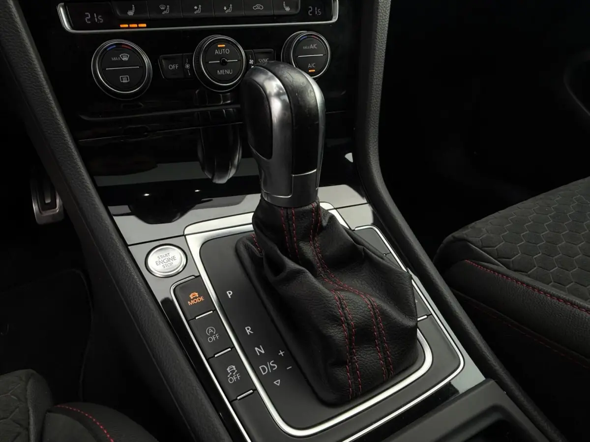 2.0 TSI GTI 245 PK Performance / PANO / KEYLESS / DYNAUDIO