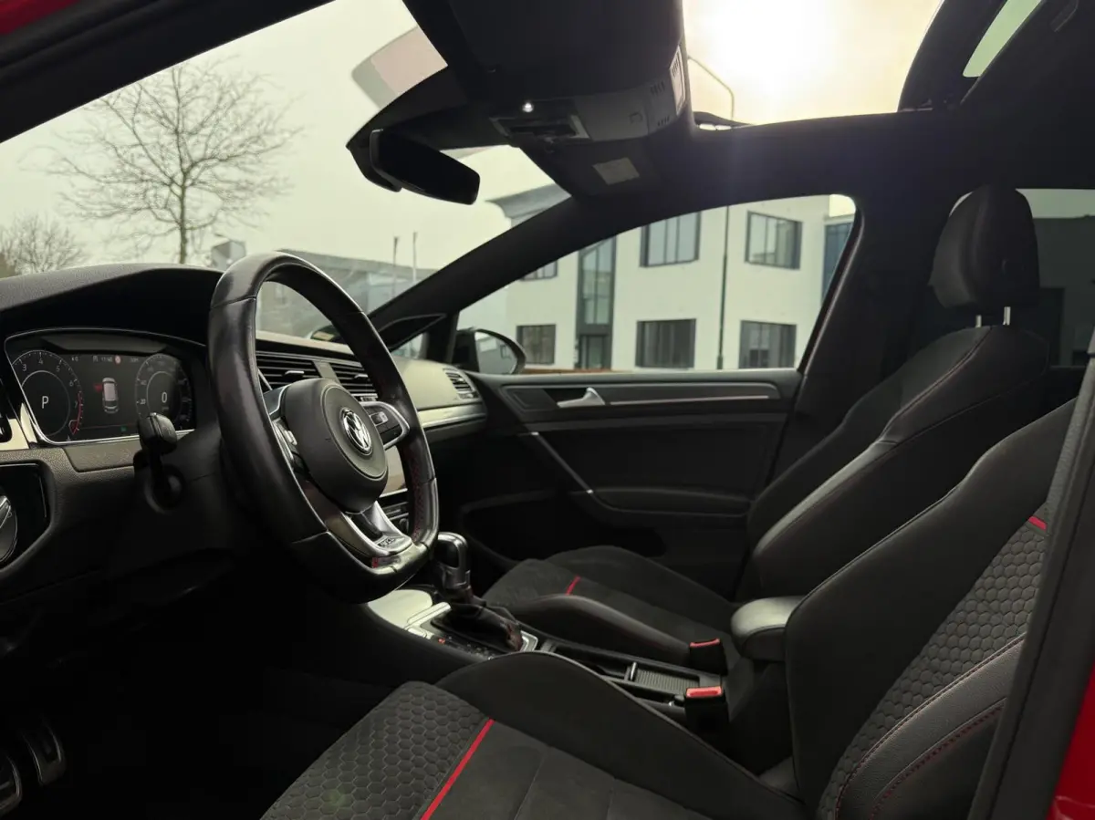 2.0 TSI GTI 245 PK Performance / PANO / KEYLESS / DYNAUDIO