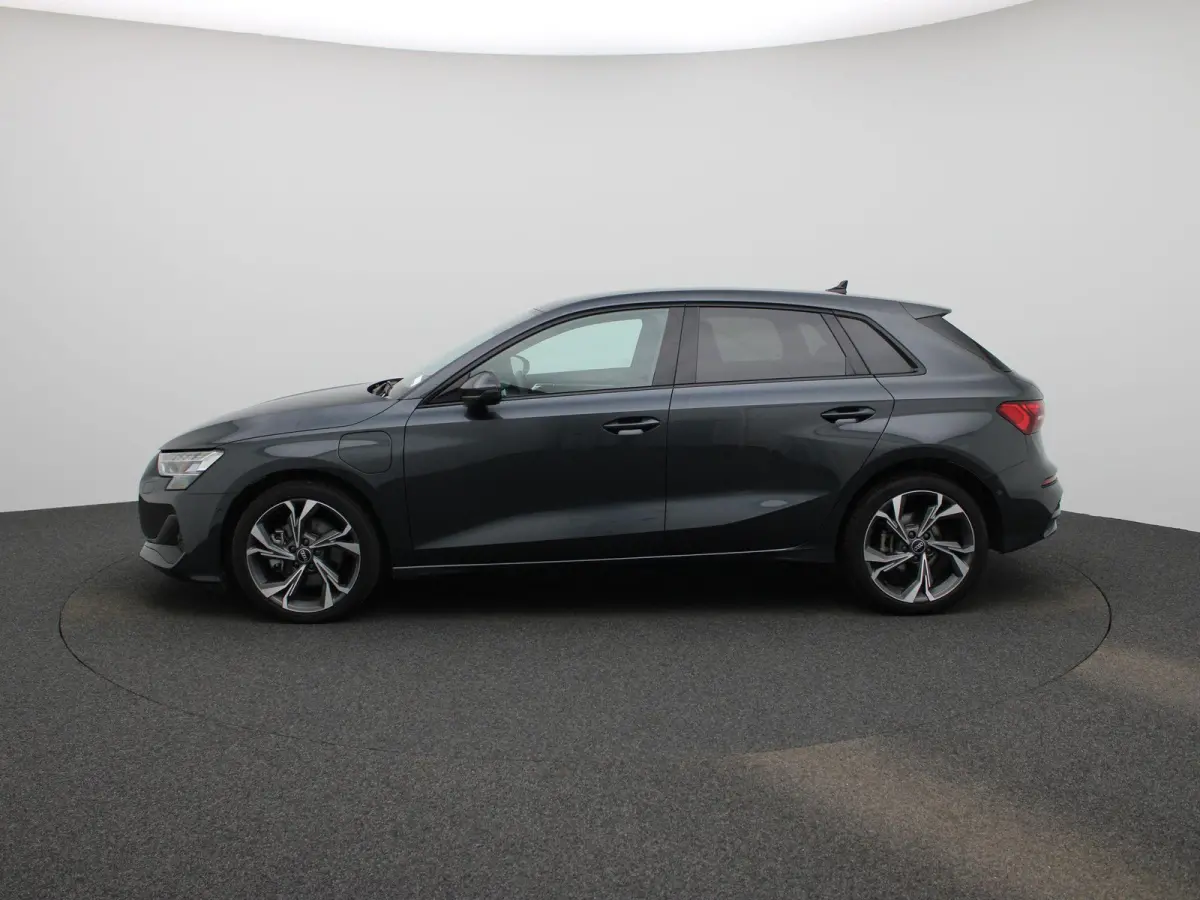 40 TFSI e Advanced edition l Adaptive cruise control l Airco l Navigatie l Stoelverwarming l Head-up display l Apple Carplay / Android Auto l Achteruitrijcamera l Optiekpakket zwart plus l S