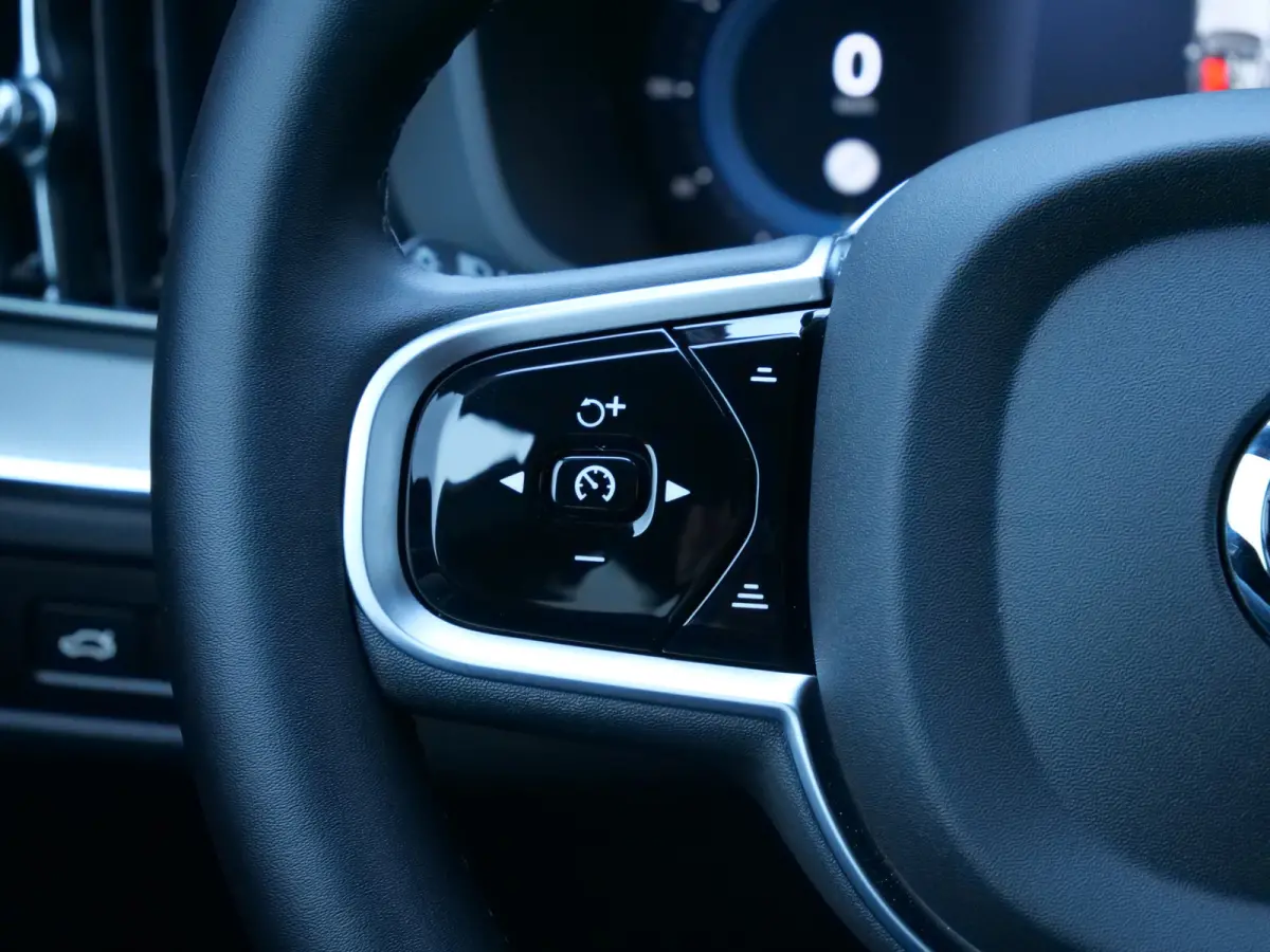 2.0 T6 Plug-in hybrid AWD Plus Dark 350 Pk Automaat Navi / Leer / Pano-dak / DAB / Apple Carplay / Harman Kardon