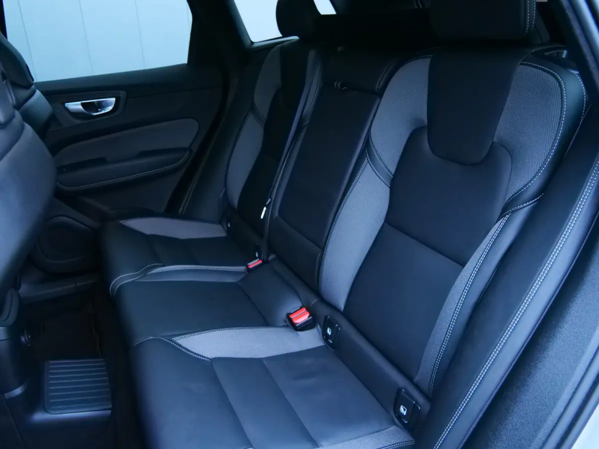 2.0 T6 Plug-in hybrid AWD Plus Dark 350 Pk Automaat Navi / Leer / Pano-dak / DAB / Apple Carplay / Harman Kardon