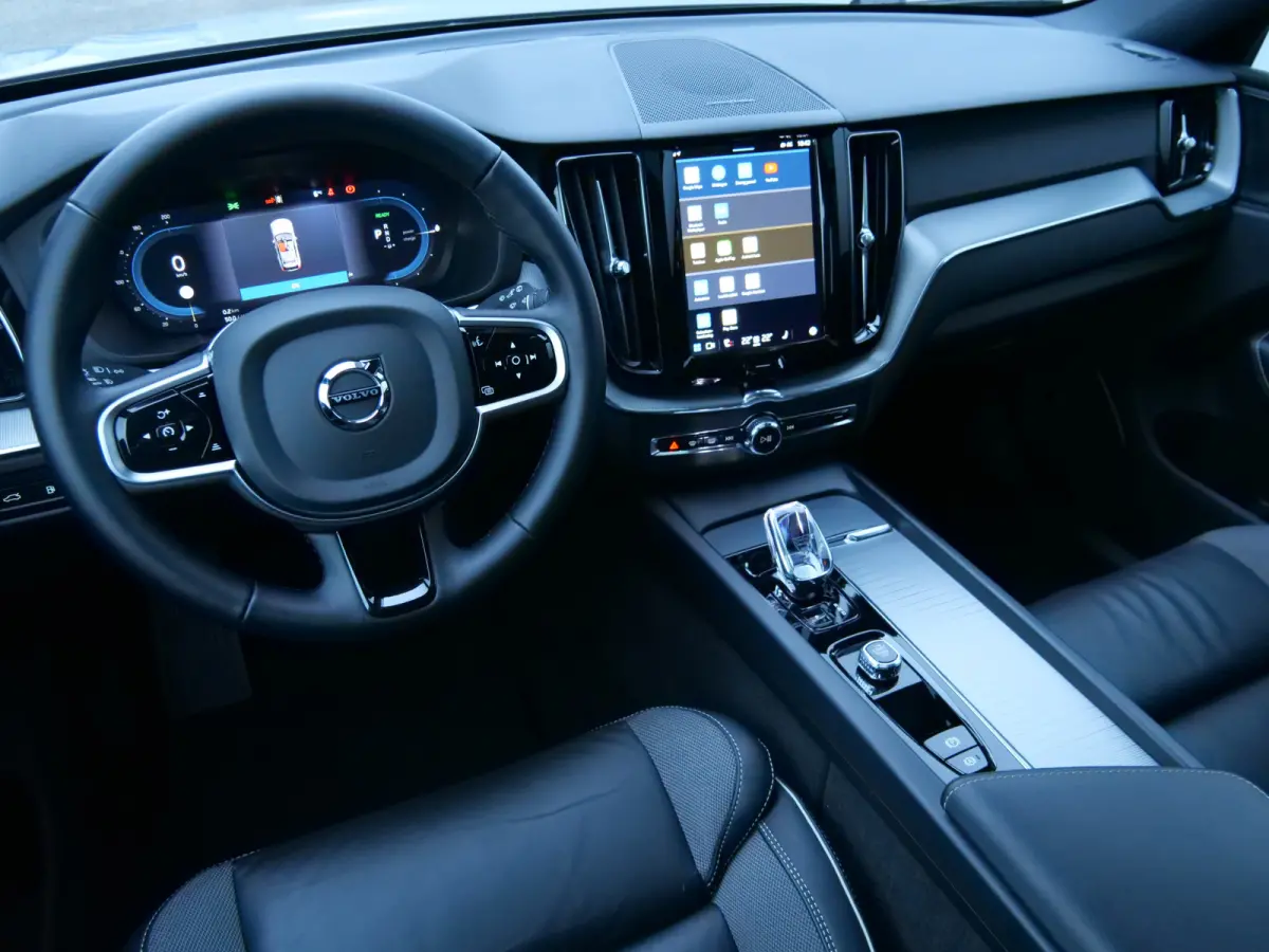 2.0 T6 Plug-in hybrid AWD Plus Dark 350 Pk Automaat Navi / Leer / Pano-dak / DAB / Apple Carplay / Harman Kardon