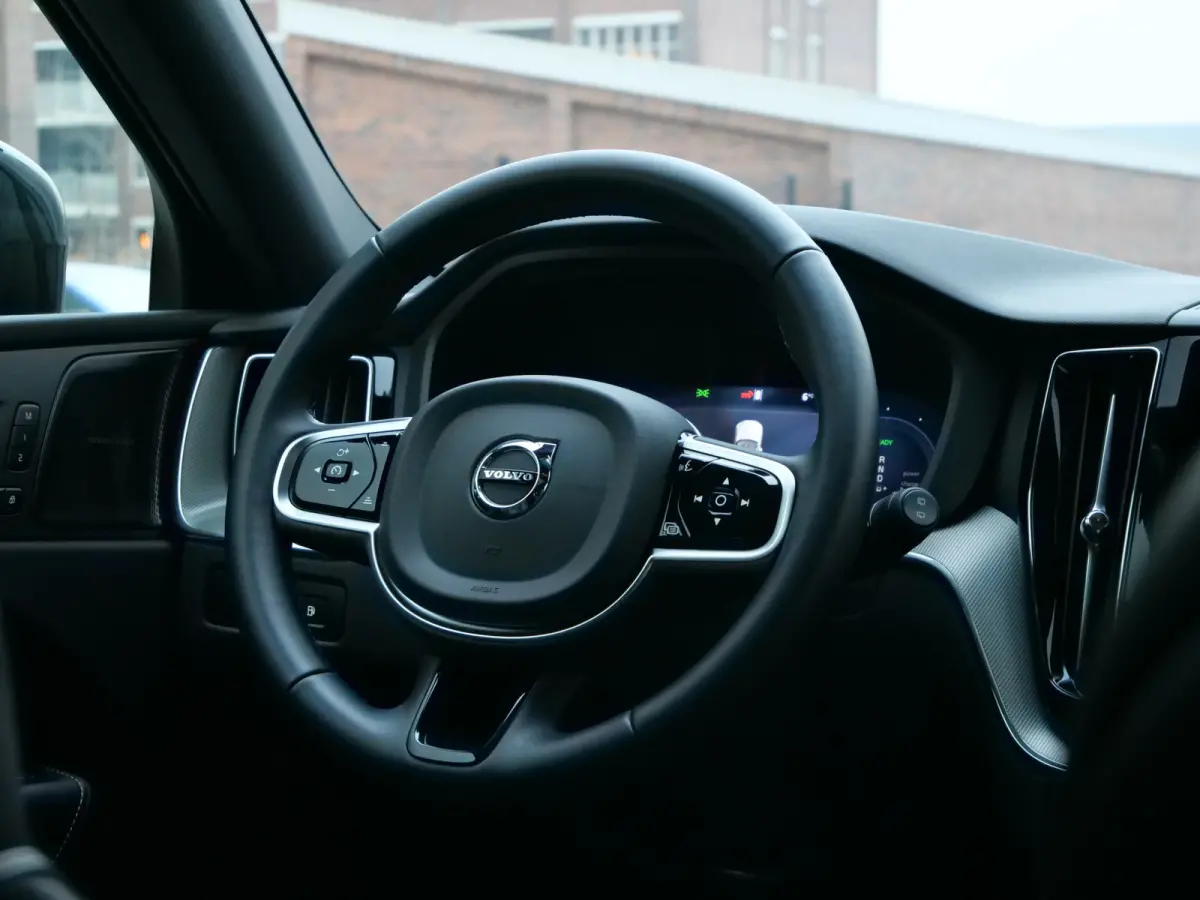 2.0 T6 Plug-in hybrid AWD Plus Dark 350 Pk Automaat Navi / Leer / Pano-dak / DAB / Apple Carplay / Harman Kardon