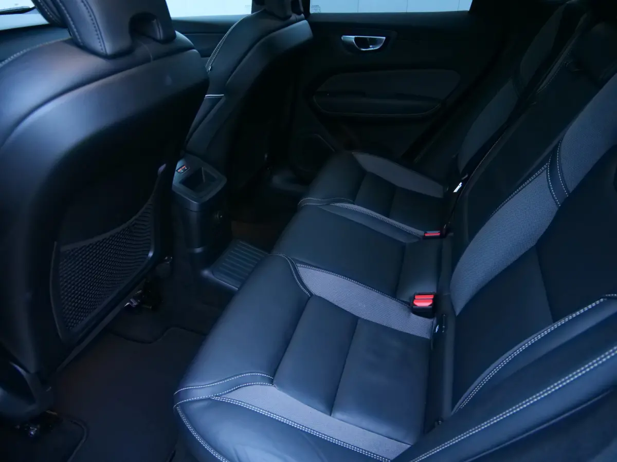 2.0 T6 Plug-in hybrid AWD Plus Dark 350 Pk Automaat Navi / Leer / Pano-dak / DAB / Apple Carplay / Harman Kardon