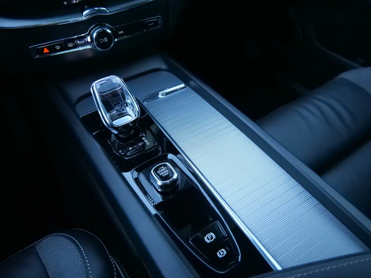 2.0 T6 Plug-in hybrid AWD Plus Dark 350 Pk Automaat Navi / Leer / Pano-dak / DAB / Apple Carplay / Harman Kardon