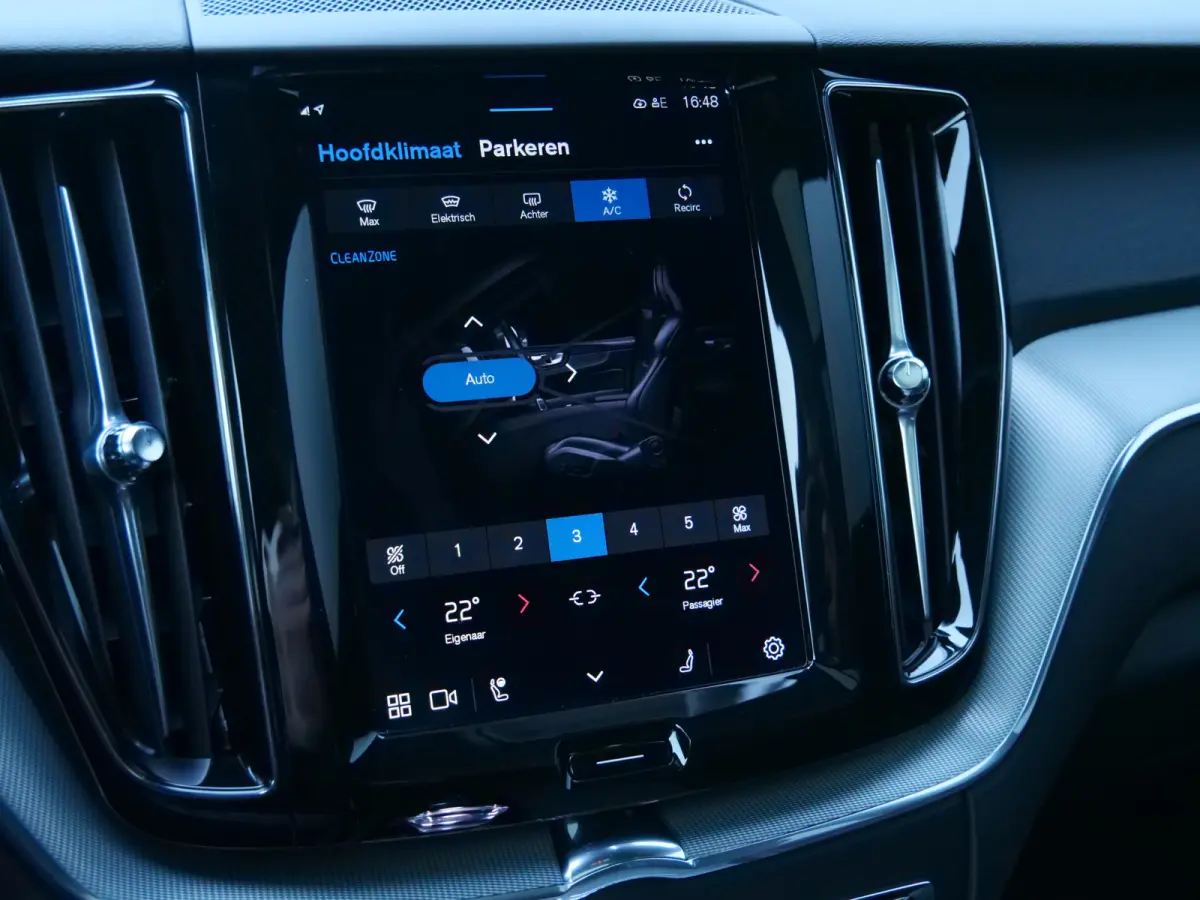 2.0 T6 Plug-in hybrid AWD Plus Dark 350 Pk Automaat Navi / Leer / Pano-dak / DAB / Apple Carplay / Harman Kardon