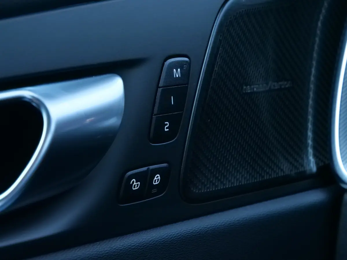 2.0 T6 Plug-in hybrid AWD Plus Dark 350 Pk Automaat Navi / Leer / Pano-dak / DAB / Apple Carplay / Harman Kardon