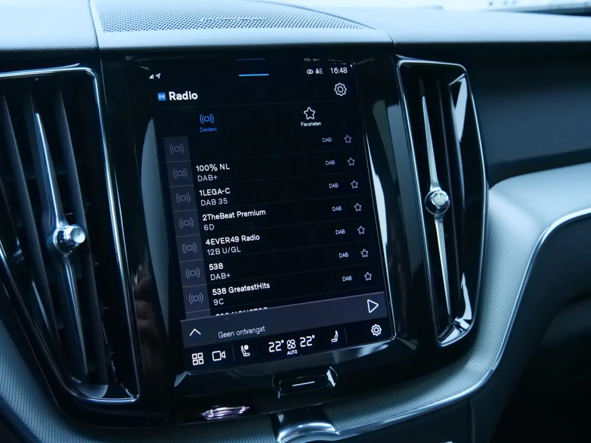 2.0 T6 Plug-in hybrid AWD Plus Dark 350 Pk Automaat Navi / Leer / Pano-dak / DAB / Apple Carplay / Harman Kardon