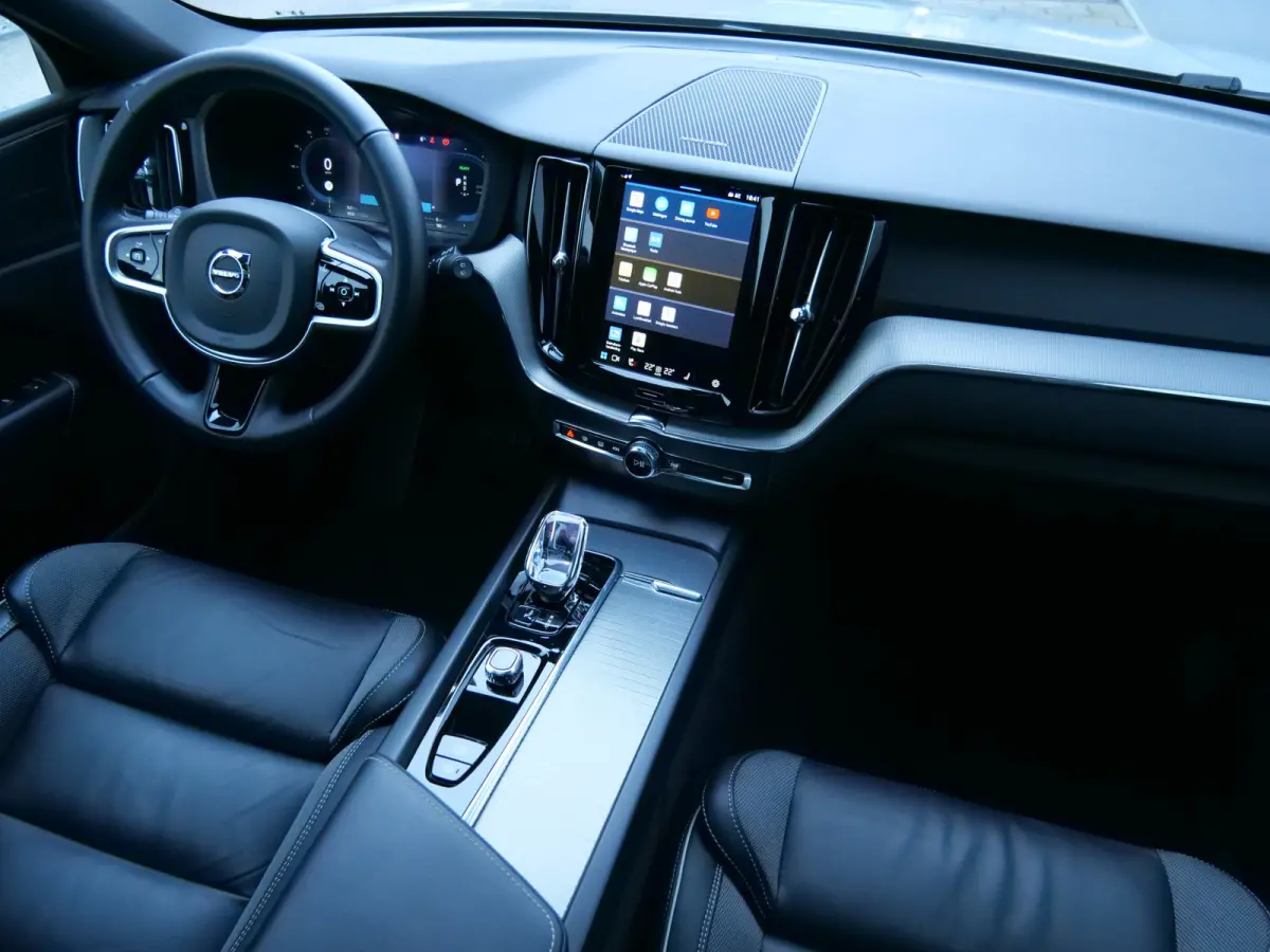2.0 T6 Plug-in hybrid AWD Plus Dark 350 Pk Automaat Navi / Leer / Pano-dak / DAB / Apple Carplay / Harman Kardon