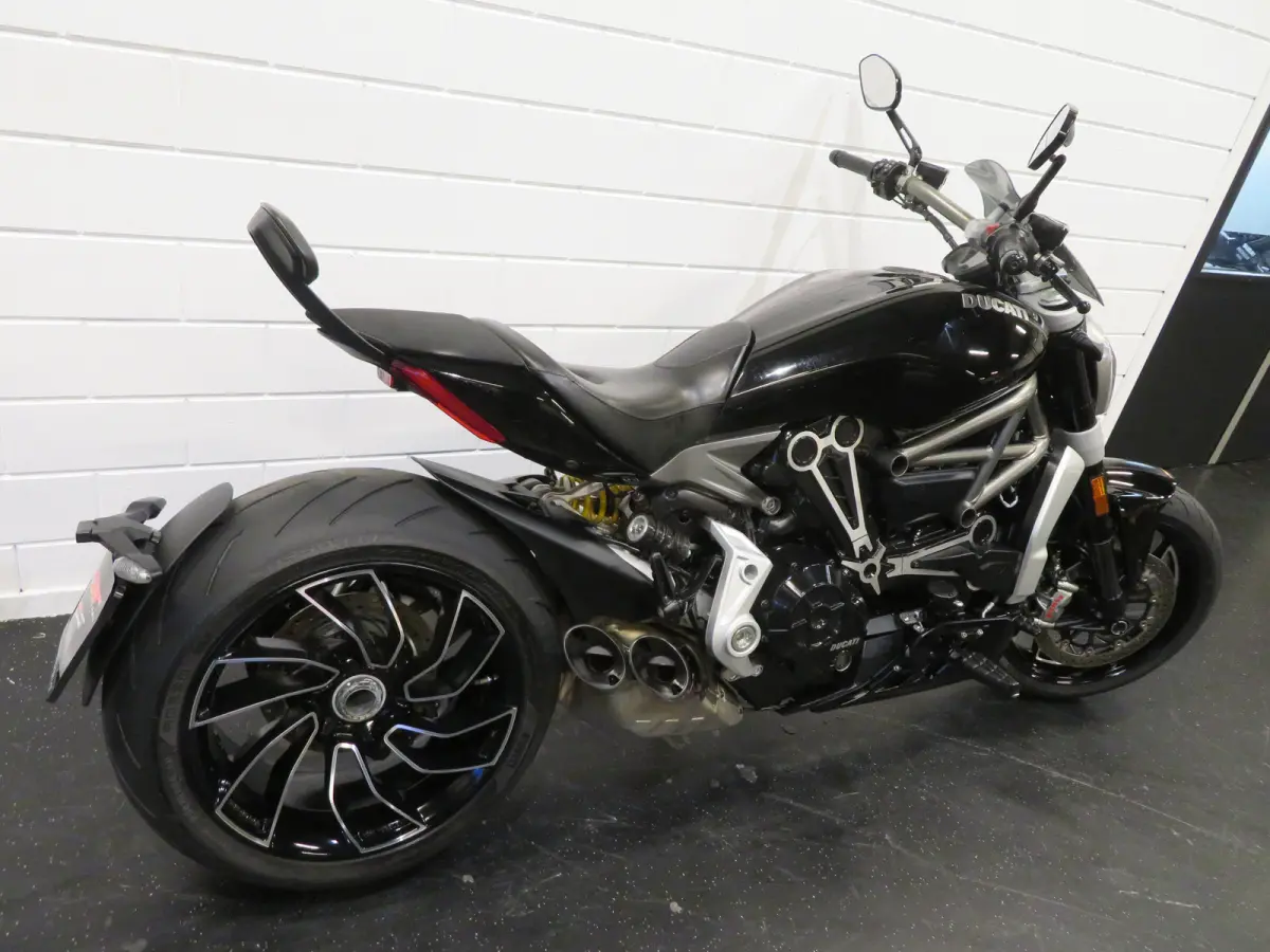 X DIAVEL S VELE EXTRAS